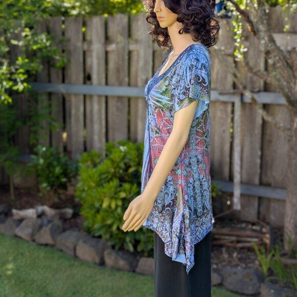 Sparkly Flowy Short-sleeved Tunic - Picture 2 of 8
